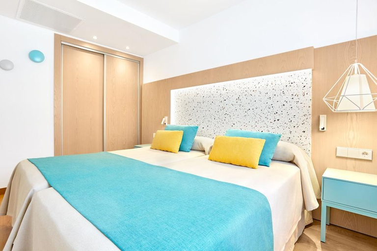 Bedroom 2, Aparthotel Elisa, Baleares