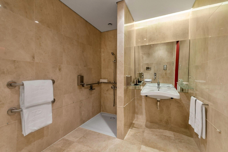 Bathroom 5, Lagoas Park Hotel, Oeiras