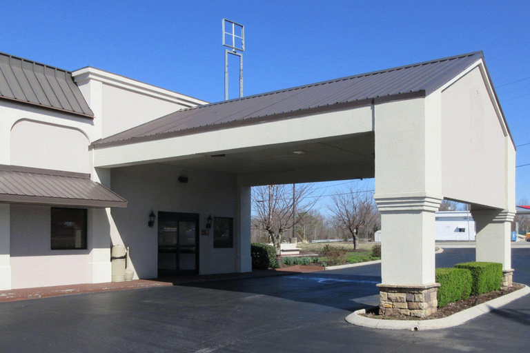 Exterior & Views 2, Super 8 by Wyndham Manchester TN, Coffee