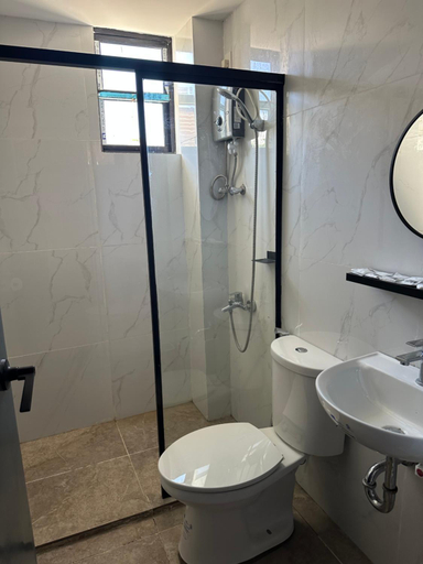 Bathroom 5, D'ELEMENTS HOTEL AND DORMITORY, Laoag City