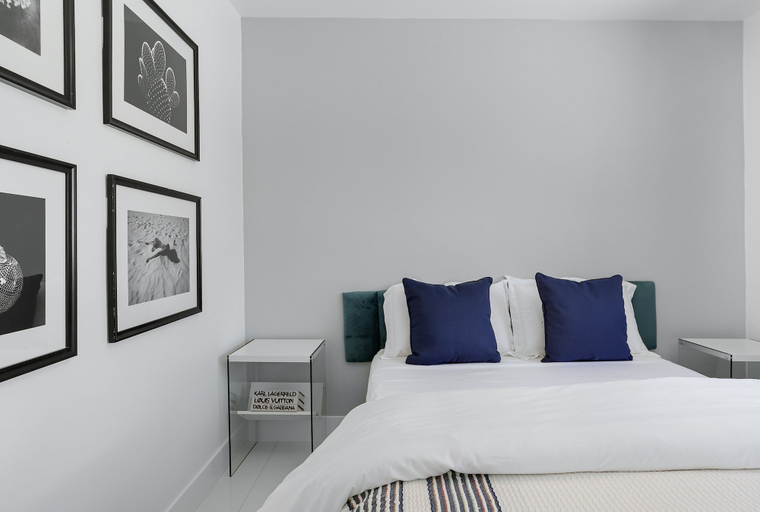 Room 4, The Marble Palace, Riverside
