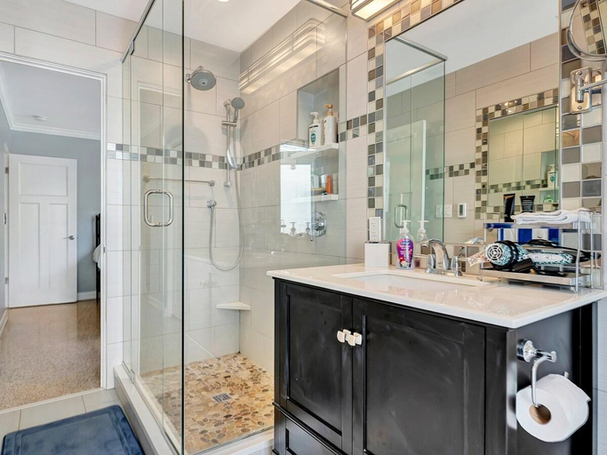 Bathroom 4, Maritana Beach House heated pool & private dock, Pinellas