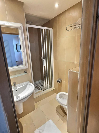 Bathroom 3, Tingis Hôtel, Paris