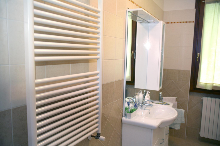 Bathroom 3, Apartments and Ciclamini in Moniga del Garda, Brescia