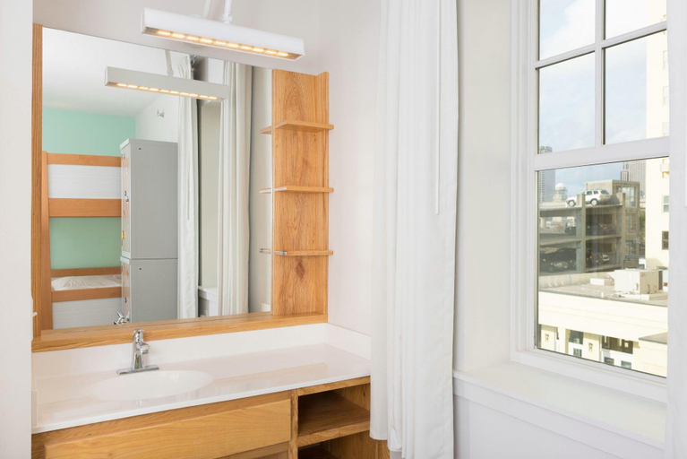 Bathroom 4, The Quisby, Orleans