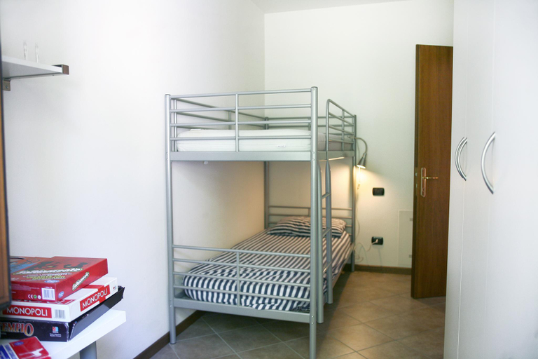 Bedroom 4, Apartments "i Ciclamini" a Moniga del Garda 2, Brescia