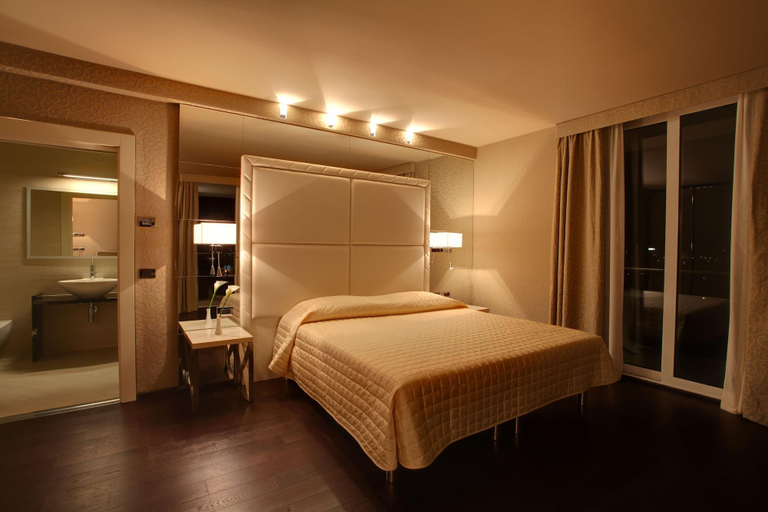 Bedroom 3, Hotel Kristal Palace - TonelliHotels, Trento