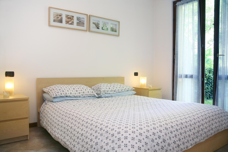 Bedroom 2, Apartments and Ciclamini in Moniga del Garda, Brescia