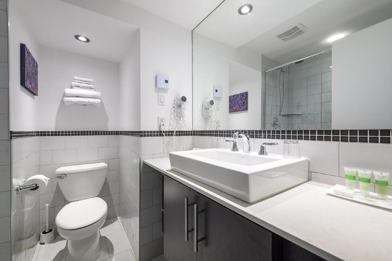 Bathroom 3, Terrasse Royale Hotel, Montréal