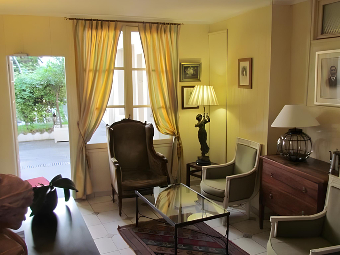 Others 4, Exelmans Hotel, Paris