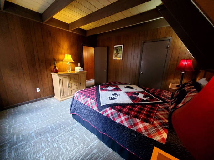 Room 4, Mountain Getaway - Hidden Creek Chalet, Sevier