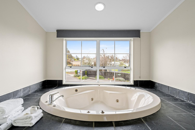 Bathroom 4, Cottage Mews Motel, Taupo