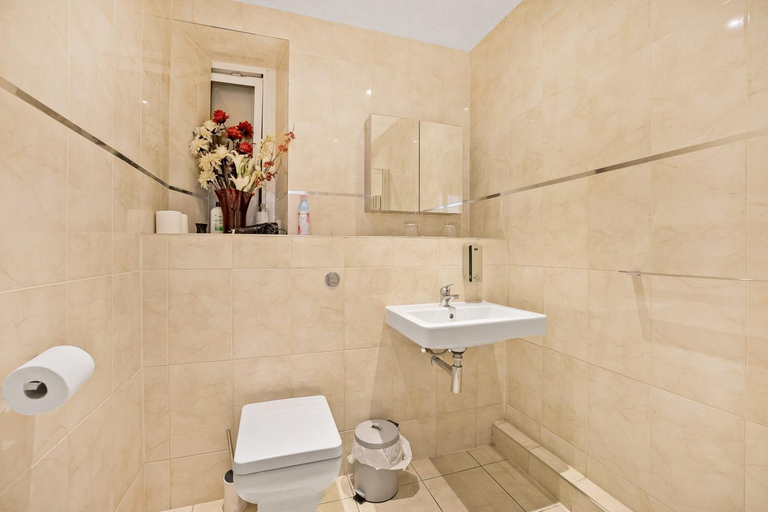 Bathroom 2, The Smeaton Apartment, Central City Centre, Plymouth