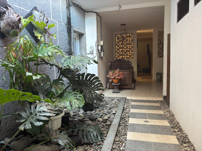 Others 5, Ndliman House, Sleman