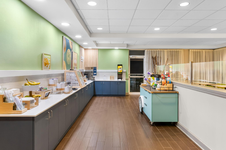 Food & Drinks 5, Spark by Hilton Dothan, Houston