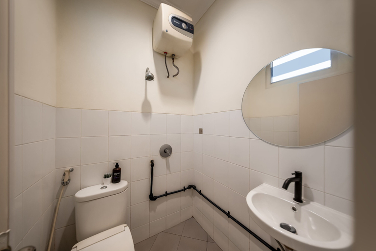 Bathroom 5, Cove Kyai Maja 2, South Jakarta