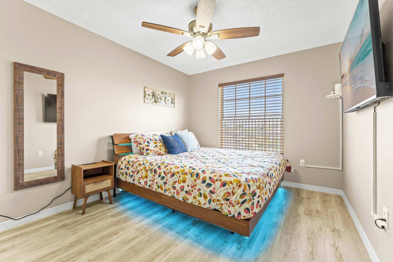 Room 5, Jasmine Breeze Home for 12, Osceola