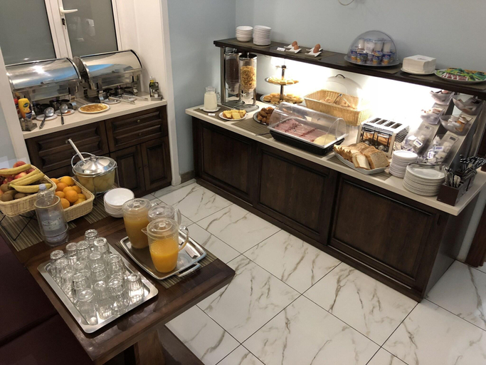 Food & Drinks 5, Grand Harbour Hotel