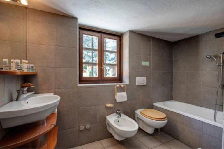 Bathroom 5, Hotel Mont Blanc, Aosta