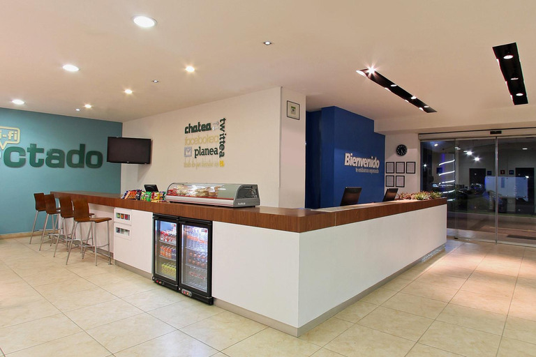 Public Area 2, One Querétaro Aeropuerto, Pedro Escobedo