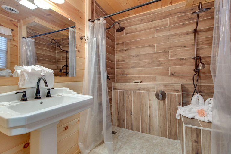 Bathroom 3, A Garden Blessing by Jackson Mountain Homes, Sevier