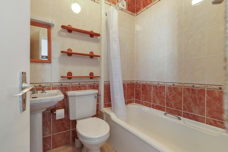 Facilities 5, 5 Paragon Court - Sea Front Apartment, Pembrokeshire