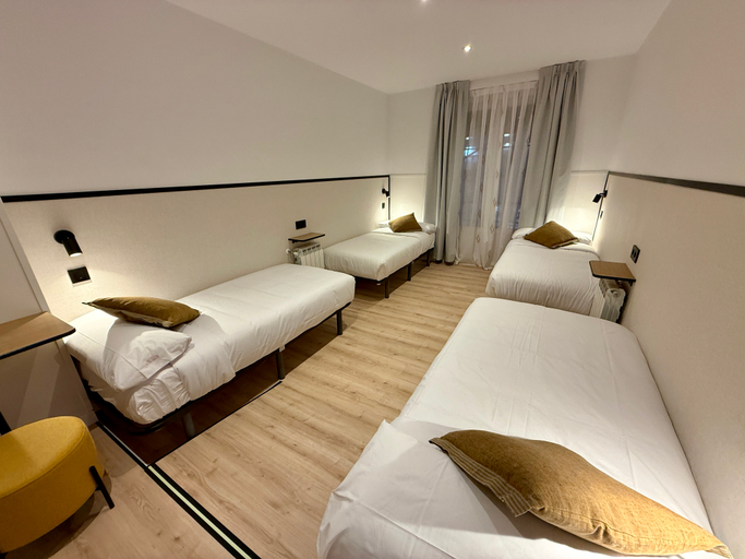 Bedroom 5, Mucho Madrid, Madrid