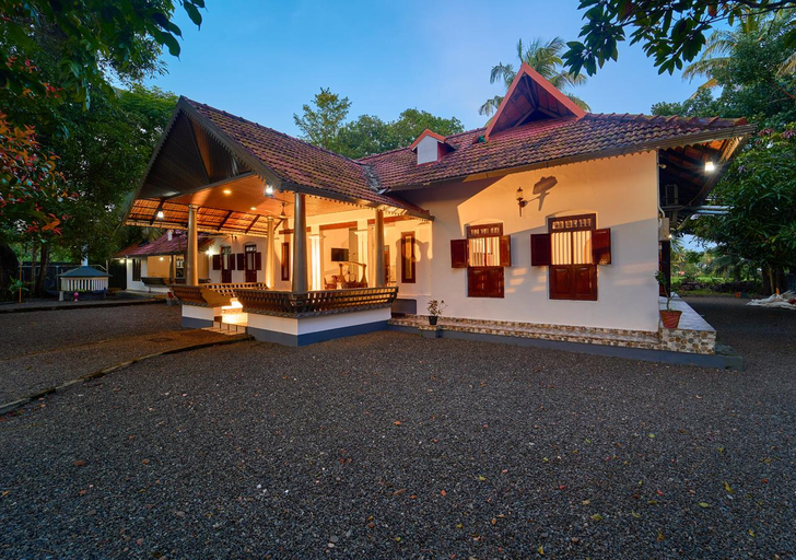 Exterior & Views