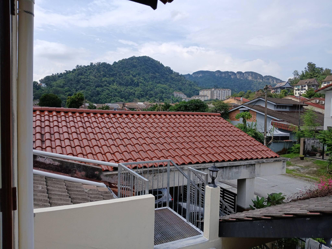 View, Serene Mountain Retreat in KL - Entire House for Rent, Ampang