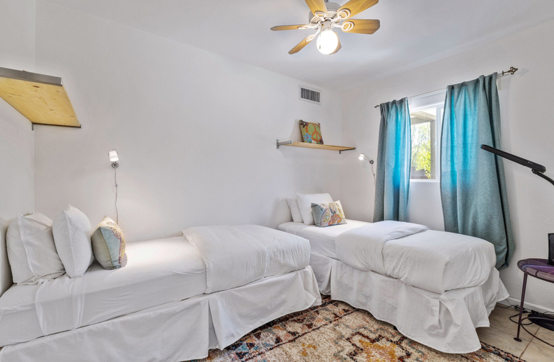 Room 2, Cozy Desert Bungalow, Riverside