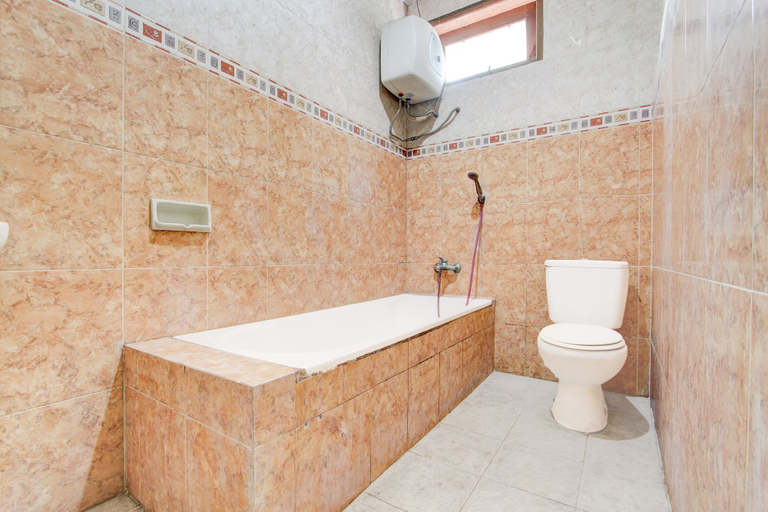 Bathroom 5, Hotel O Manahan Near Stadium Manahan Solo Formerly Atma Bhakti, Solo