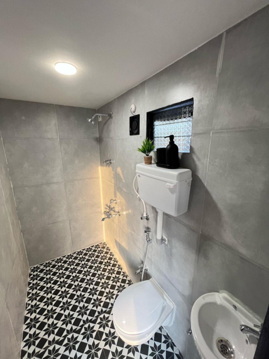 Bathroom 3, Sizzle Bay Resort, Pune