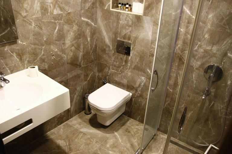 Bathroom 3, Lighthouse, Fatih
