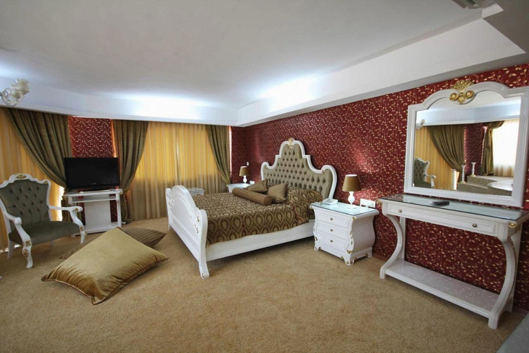 Bedroom 3, Grand Corner Boutique Hotel, Konak
