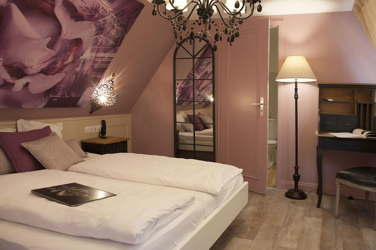 Bedroom 2, Hotel Roses, Bas-Rhin