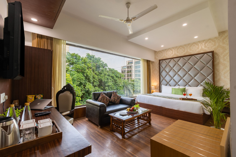 Room 4, Aliste millennium City centre, Fortis, Gurugram, Gurgaon