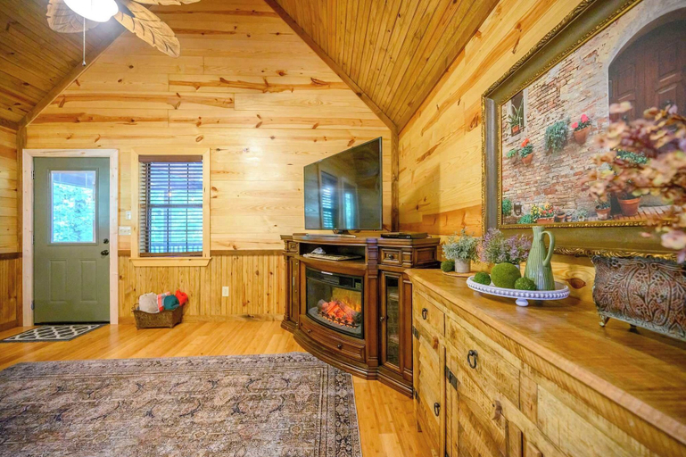 Interior 5, Sunset Ridge Cozy Cabin for 6, McCurtain