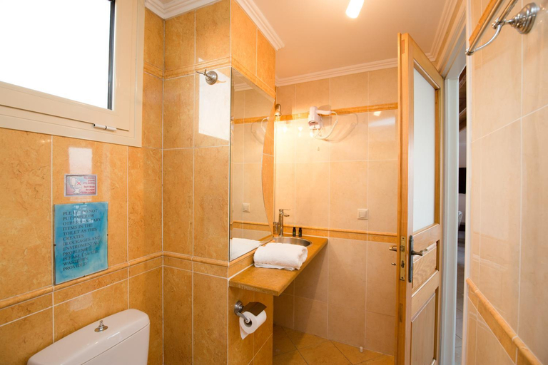 Bathroom 5, Salty Breeze Beachfront Apartment, Ionian Islands