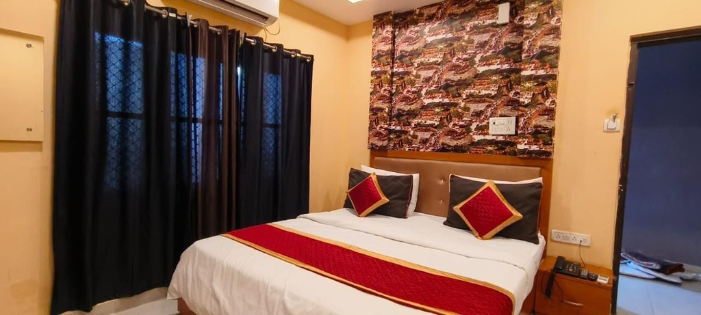 Room 4, HOTEL SWARNA PALACE, Varanasi