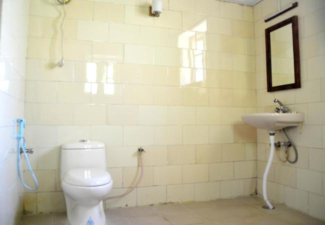 Bathroom 3, Lilly's Valley Resort, Dindigul