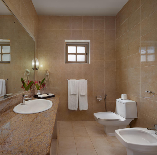 Bathroom 4, Tamarind Tree Hotel, Katana