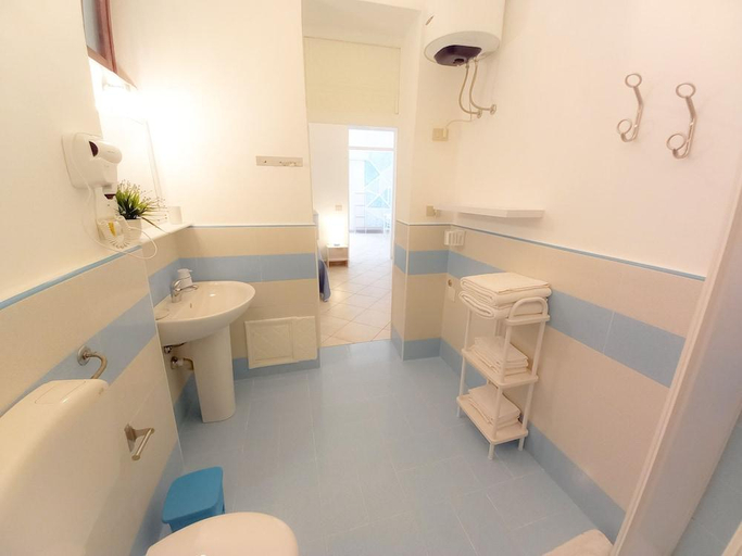 Bathroom 4, Palazzo Cutelli Bed&Book, Palermo