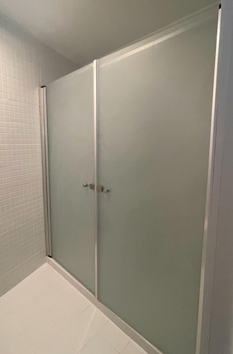 Bathroom 5, Partenope Hostel and Suites, Angra do Heroísmo