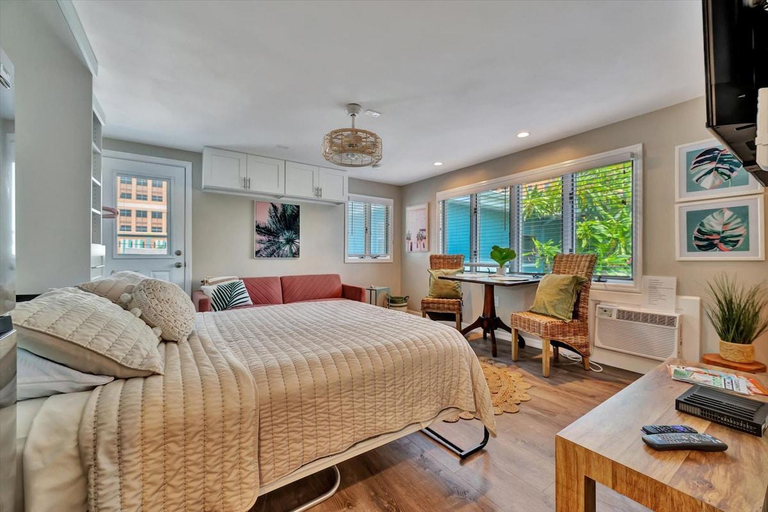 Bedroom, Luxury Waterside Suite 2mins 2 beach & heated pool, Pinellas