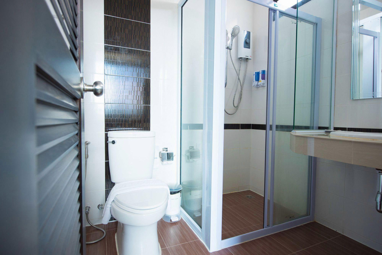 Bathroom 3, Lee Hotel, Muang Surat Thani