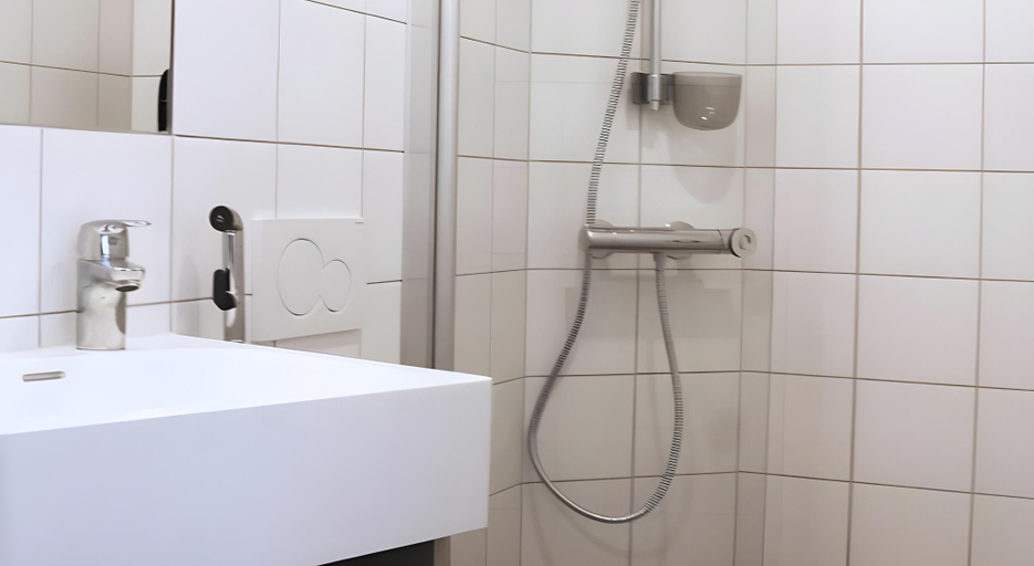 Bathroom 3, GreenStar Hotel Jyvaskyla, Central Finland