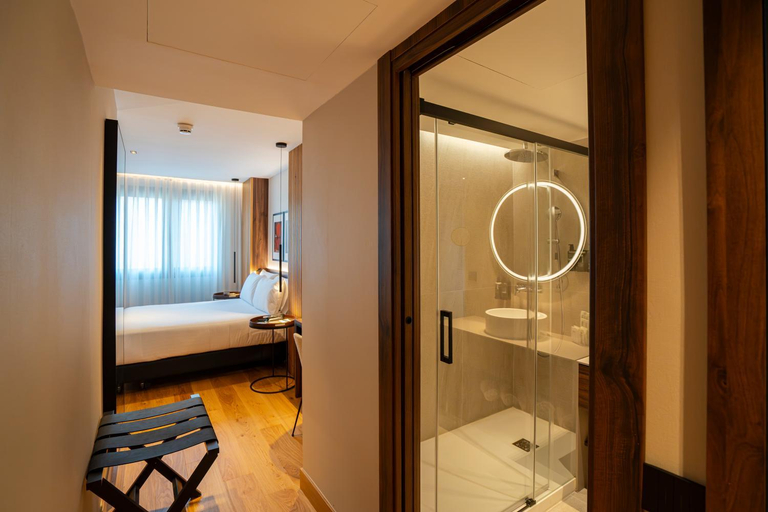 Bathroom 5, Hotel Zenit Borrell, Barcelona