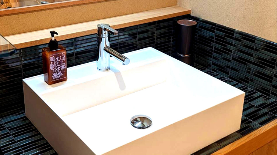 Bathroom, Izukogen Shirogasaki Onsen Hanafubuki, Itō