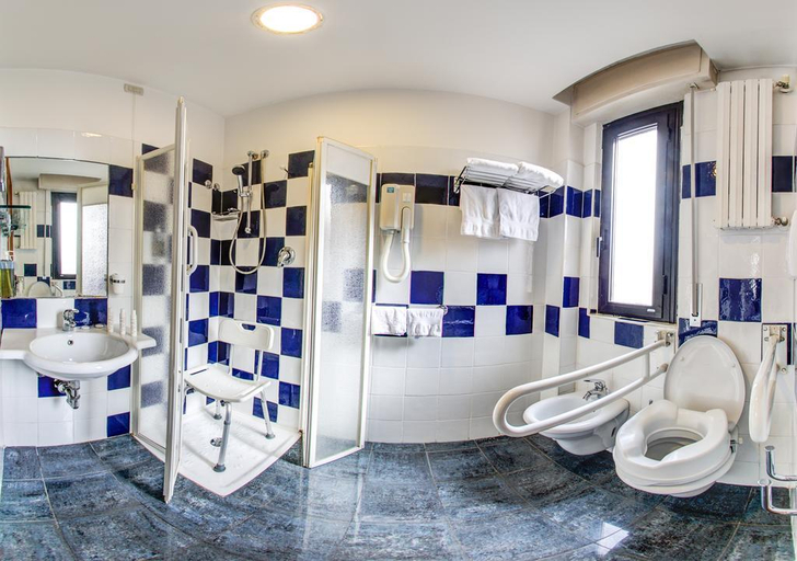 Bathroom 4, Genty, Rimini