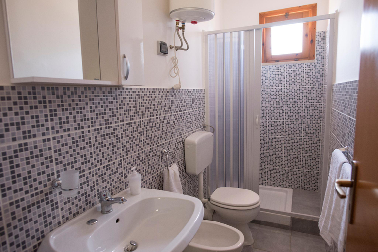 Bathroom, Sea Front Apartment 5 beds with balcony 250 meters from the beach, Agrigento